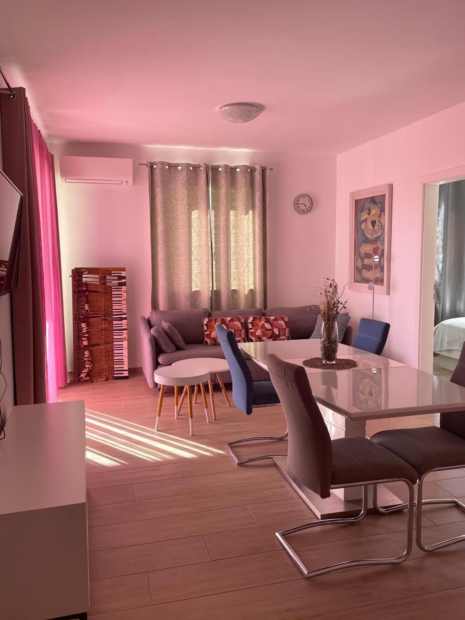 Appartement Strawberry à Bol Extérieur photo